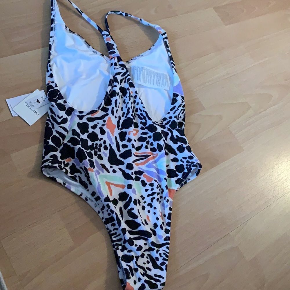 VOLCOM Swimsuit  - Picture 6 of 6